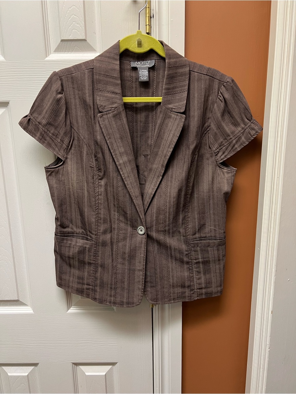 Motto Short-Sleeve Brown Pinstripe Blazer